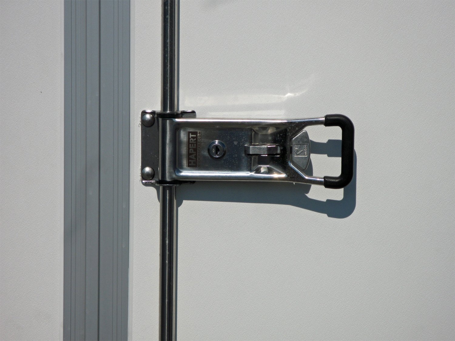 Hapert Sapphire L-2 – 2700 Türen hinten & Seitentüre | Tieflader-Koffer | Rutschhemmender Boden – Bild 3