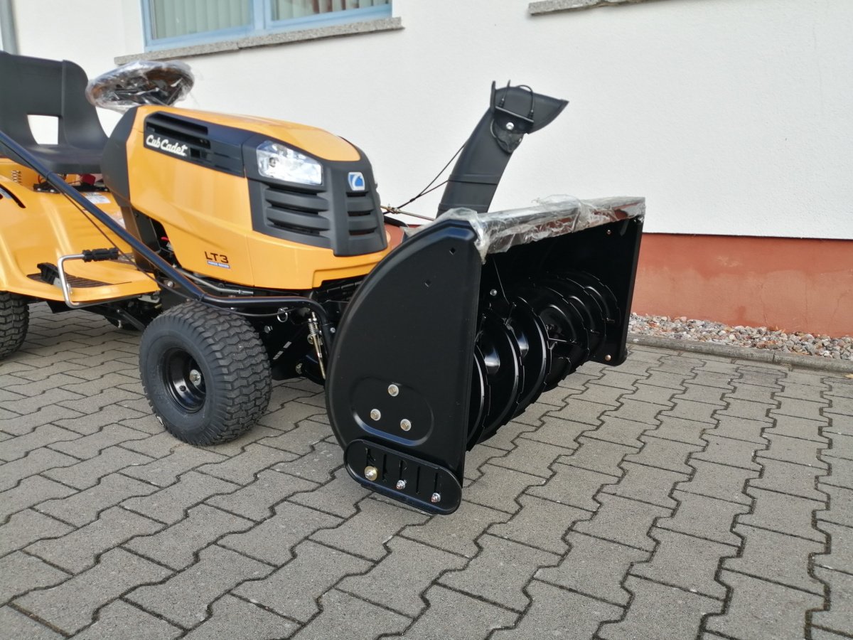 Cub Cadet Rasentraktor LT3 PR105 – inkl. Anbauschneefräse