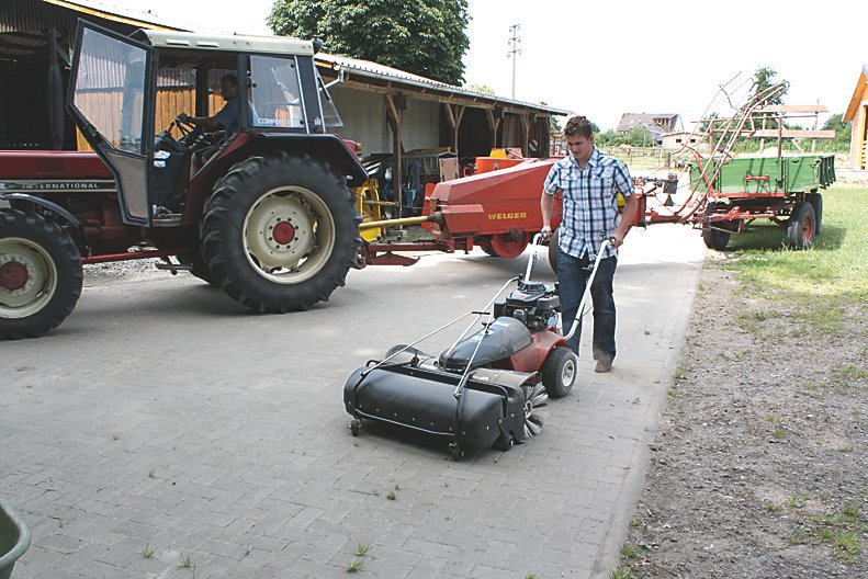 tielbürger Kehrmaschine tk48 (Honda GXV160) – Bild 3