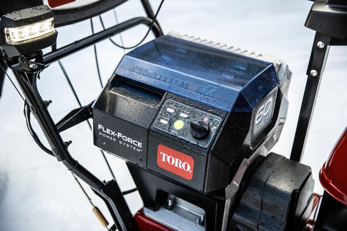 TORO Akku-Schneefräse 60 V Power Max E26 – inkl. 2x Akku & Ladegerät – Bild 5